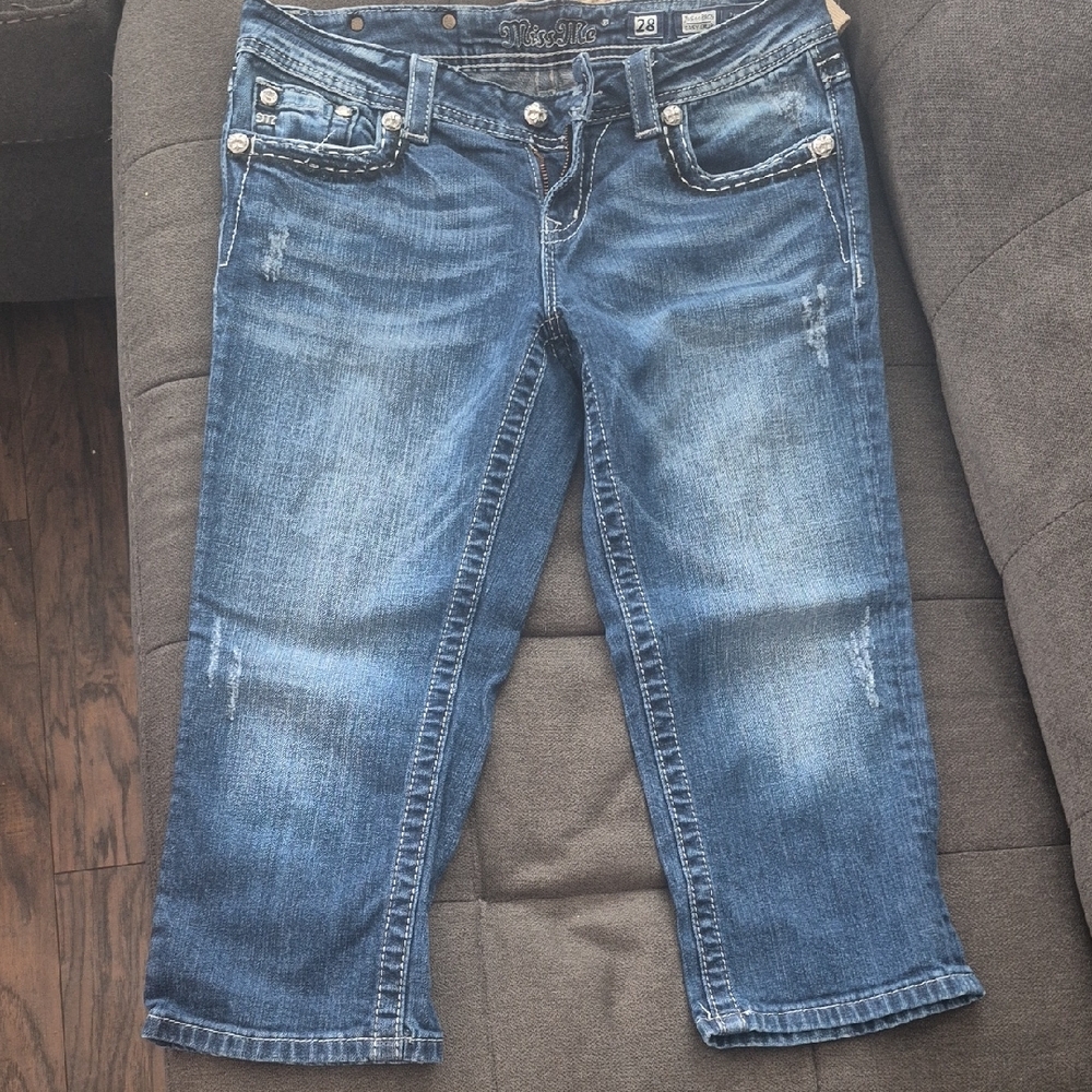 Miss Me Crop Jeans. Size 29